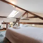 Pedrasnegras30 Lofts & *